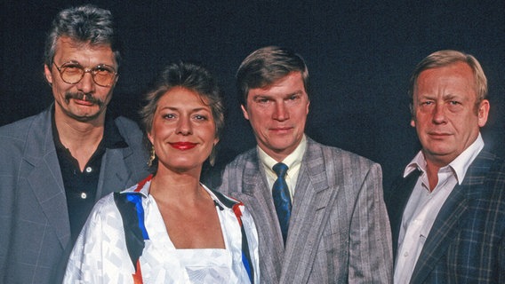 Die Münchner Lach- und Schießgesellschaft 1986: Henning Venske, Renate Küster, Jochen Busse und Rainer Basedow (v.l.n.r.) © picture alliance/United Archives Foto: United Archives / kpa