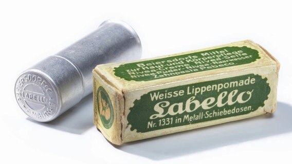 Der erste Labello-Lippenpflegestift von 1909 © Beiersdorf AG 