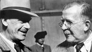Die Schriftsteller und Brüder Thomas (l) und Heinrich Mann (r) am 13.10.1940 in New York bei der Ankunft Heinrich Manns in den USA. © picture-alliance/ dpa | Keystone 