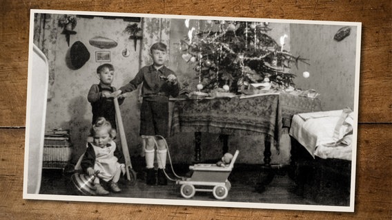Anna Möschter, geborene Fischer, als Kleinkind mit zwei ihrer Geschwister Weihnachten in Bildstock. © Privat 