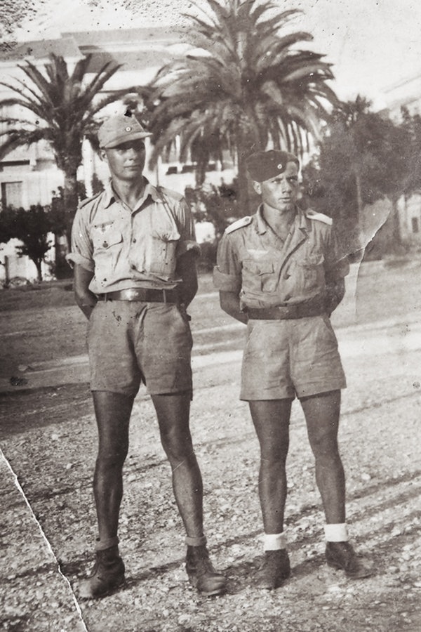 Wilhelm Schniedering (links) als Soldat in Griechenland im Jahr 1944 © privat 