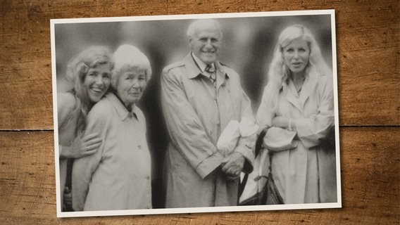 Das letzte Familienfoto des Hamburgers Wilhelm Simonsohn mit seiner Frau und seinen Zwillingstöchtern. © Privat 