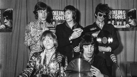 Die Rolling Stones bei einem Pressetermin 1965 in Hamburg © Günter Zint / Pan Foto Foto: Günter Zint