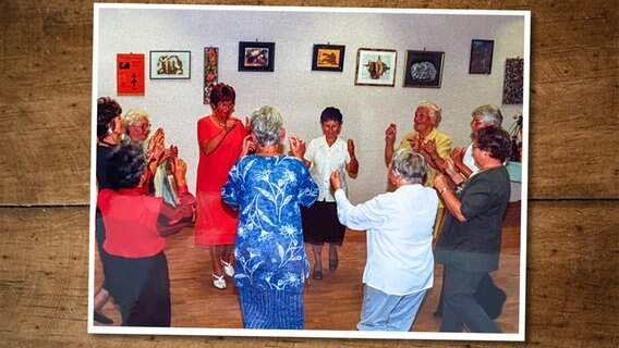Eine Feier im Seniorenheim von Hermine Trimde aus Rostock, undatierte Aufnahme. © Privat 