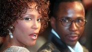 Whitney Houston und ihre Ehemann Bobby Brown © picture alliance / ASSOCIATED PRESS Foto: RENE MACURA