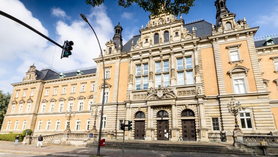 Blick auf die Fassade des Strafjustizgebäudes des Landgerichts Hamburg am Sievekingplatz 3. © picture alliance | xim.gs Foto: xim.gs
