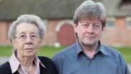 Inge und Karsten Lindemann: Wirtsleute des Dörpskrog in Rathjensdorf in der Holsteinischen Schweiz bei Plön. © NDR/dmfilm Foto: Frank Bergfeld