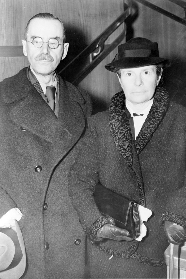 Thomas Mann mit Ehefrau Katia 1938 in den USA. © picture alliance / akg-images 