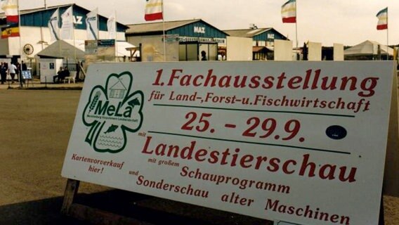 Tafel der ersten Landwirtschaftsausstellung Mühlengeez. (MeLa 1991) © Messe- und Ausstellungsgesellschaft Mühlengeez (MAZ) Foto: MAZ