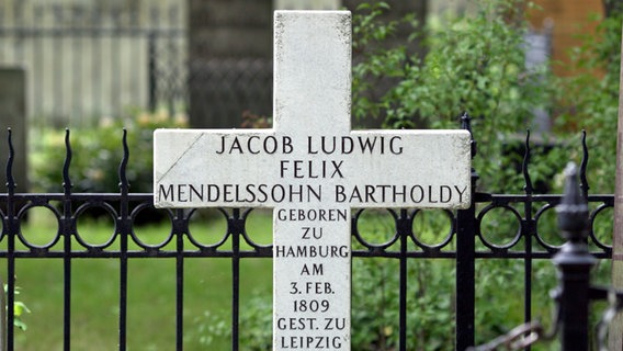Grabkreuz von Felix Mendelssohn Bartholdy © picture-alliance/ ZB Foto: Soeren Stache