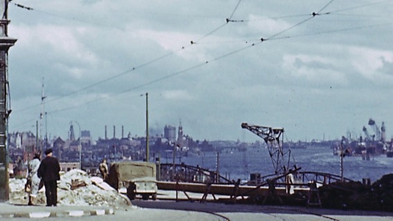 Screenshot aus den Farbfilm-Aufnahmen im Juni 1945 in Hamburg. © Konstantin von zur Mühlen 