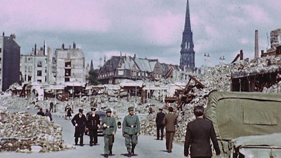 Screenshot aus den Farbfilm-Aufnahmen im Juni 1945 in Hamburg. © Konstantin von zur Mühlen 