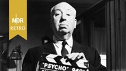 Alfred Hitchcock am Filmset für den Film "Psycho", 1960. © IMAGO / GRANGER Historical Picture Archive 