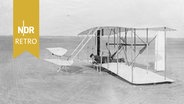 Wilbur Wright nach missglücktem Flugversuch in North Carolina, USA, 1903. © IMAGO / Bridgeman Images 