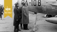 Fürstenfeldbruck: Erster fliegender Verband der Bundesluftwaffe, an einem der Jagdbomber Verteidigungsminister Franz Josef Strauß. © NDR Archiv Screenshot 