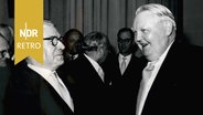 Karl Blessing (li) auf seiner Amtseinführung zum Präsidenten der Deutschen Bundesbank. Bundeswirtschaftsminister Ludwig Erhard (mi) und Blessings Stellvertreter Heinrich Troeger (re), Frankfurt a.M., 07.01.1958. © Imago/ZUMA 