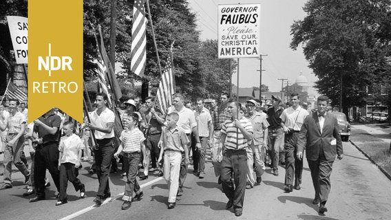 Little Rock: Protest von Weißen gegen die Integration von Schwarzen in die Central High School. © Imago/United Archives International 