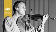 Yehudi Menuhin bei einer Konzertprobe im Salle Pleyel, Paris, Oktober 1958. © IMAGO / GRANGER Historical Picture Archive 