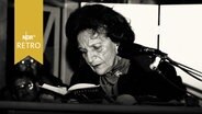 Ida Ehre liest aus einem Buch © NDR 