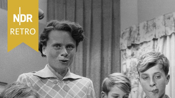 NDR Retro - Aus dem Schul- und Kinderfunk: Eine Frau und drei Kinder © NDR 