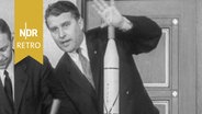 PK in der Akademie der Wissenschaften in Washington: Wernher von Braun, NASA-Raketenspezialist, erläutert die vom ihm konstruierte Jupiter-C-Rakete, die am 01.02.1958 den ersten US-Satelliten 'Explorer 1' in eine Erdumlaufbahn geschossen hat. © NDR Archiv Screenshot 