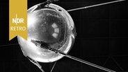 Ansicht des Modells des ersten von der Sowjetunion am 4. Oktober 1957 gestarteten Satelliten. © IMAGO / ITAR-TASS Foto: Valentin Cheredintsev