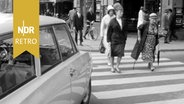 Menschen gehen über einen Zebrastreifen in der Hamburger Innenstadt, 1964. © NDR Archiv Screenshot 