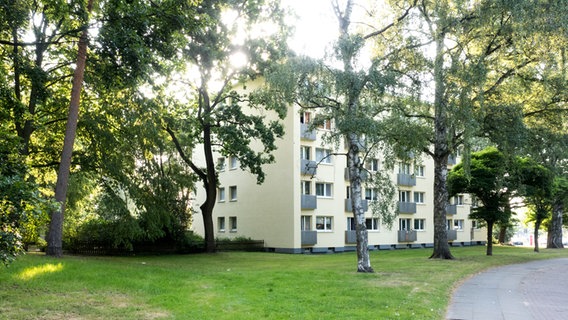 Sechsstöckiges Gebäude am Bramfelder Weg.  Foto: Anja Deuble