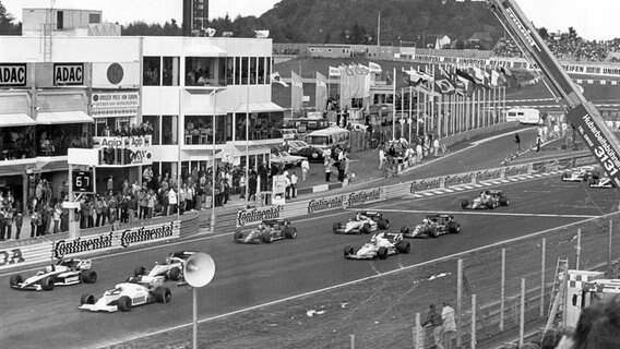 Formel 1: Start zum "Großen Preis von Europa" am 07.10.1984 auf dem Nürburgring. © picture-alliance / dpa 