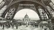 Eiffelturm in Paris, Holzstich von 1889 anlässlich der Weltausstellung © picture-alliance / akg-images 