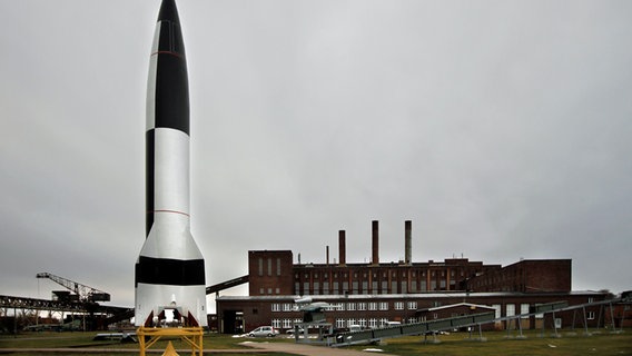 Nachbau einer V2-Rakete auf dem Gelände des Historisch-Technischen Museums Peenemünde © picture alliance / Eventpress Hoensch 