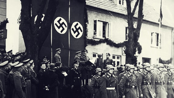 Reichsstatthalter und NSDAP-Gauleiter Friedrich Hildebrandt  bei der Umbenennung von Alt-Gaarz in Rerik am 1. April 1938. © Heimatmuseum Rerik 