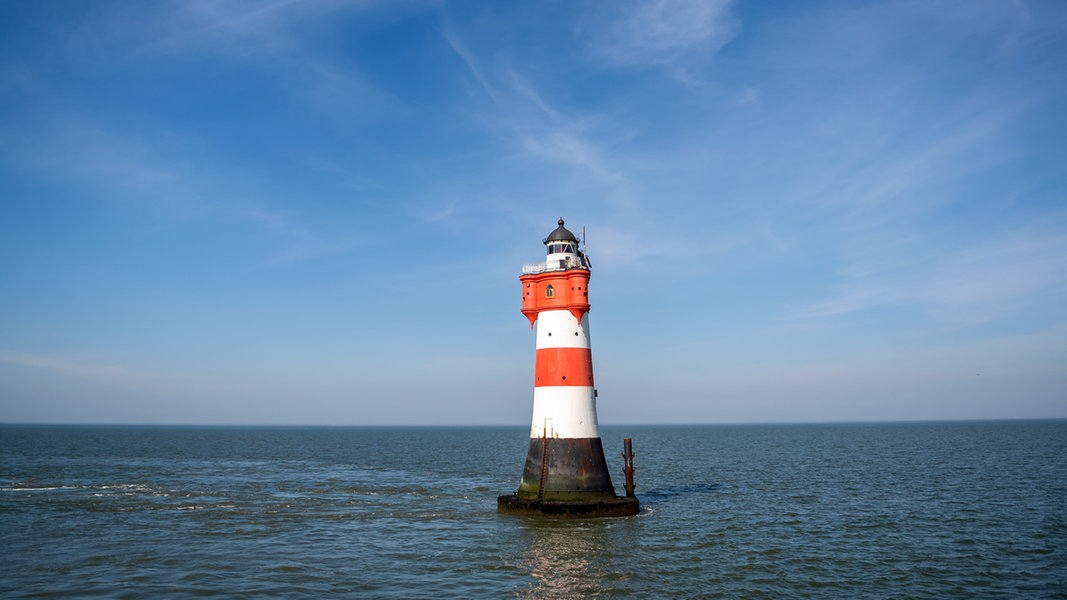 Leuchtturm Roter Sand: Bollwerk in rauer See