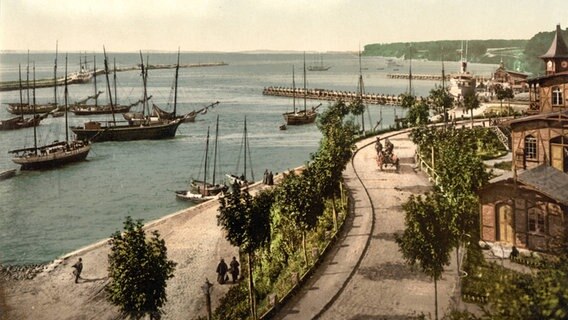 Blick auf den Hafen von Sassnitz, um 1890. © picture-alliance / akg-images Foto: akg-images