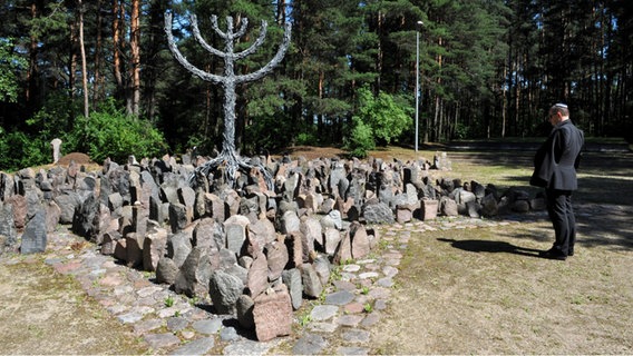 Die Holocaust-Gedenkstätte im Wald von Rumbula nahe der lettischen Hauptstadt Riga. © picture-alliance | Uwe Zucchi Foto: Uwe Zucchi