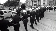 Demonstration gegen den Schahbesuch am 3. Juni 1967 in Hamburg © NDR 
