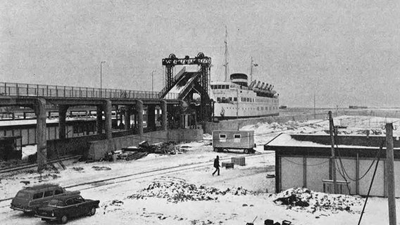 Die Fähre "Kong Frederik“ testet 1963 den neuen Fähranleger im dänischen Rødby. © Scandlines/Rødby/Holeby Lokalhistoriske Arkiv 