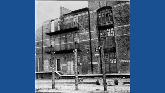 Das Lagerhaus G am Dessauer Ufer in Hamburg-Veddel, das 1944/45 als Außenlager des KZ Neuengamme diente. © Frihedsmuseet, Kopenhagen, FHM-24027 Foto: unbekannt