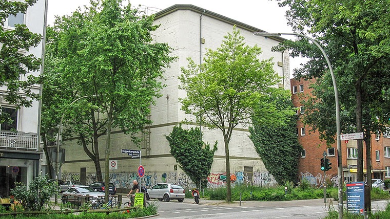 Ehemaliger Bunker in der Müggenkampstraße / Ecke Sartoriusstraße in Hamburg-Eimsbüttel (Aufnahme von 2011) © NDR Foto: Jochen Lambernd