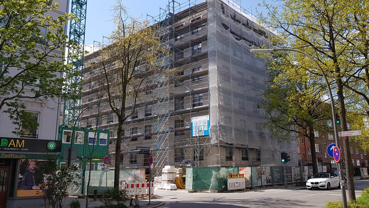 Neubau an der Stelle des ehemaligen Bunkers in der Müggenkampstraße / Ecke Sartoriusstraße in Hamburg-Eimsbüttel (Aufnahme vom April 2022) © NDR Foto: Jochen Lambernd