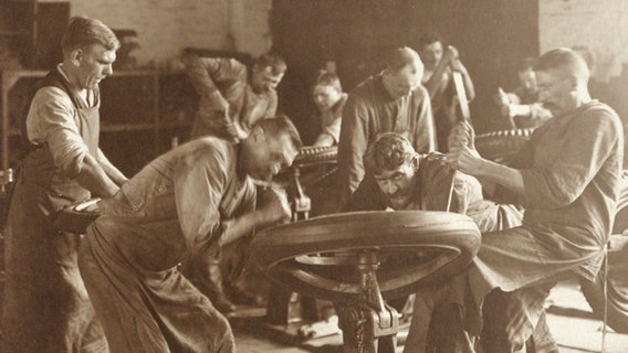 Reifenproduktion 1921 im Continental-Werk Hannover-Vahrenwald © Continental AG 
