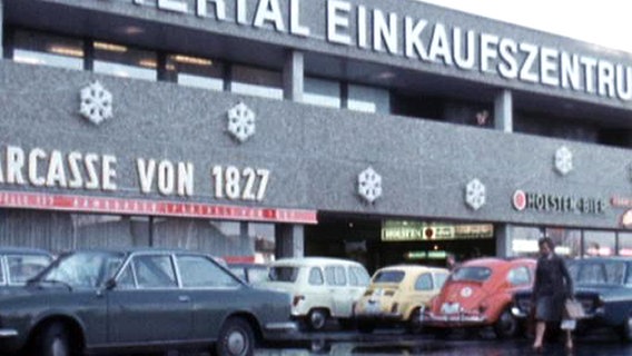 Fassade des Alsterdorfer Einkaufszentrums in den 70er Jahren  