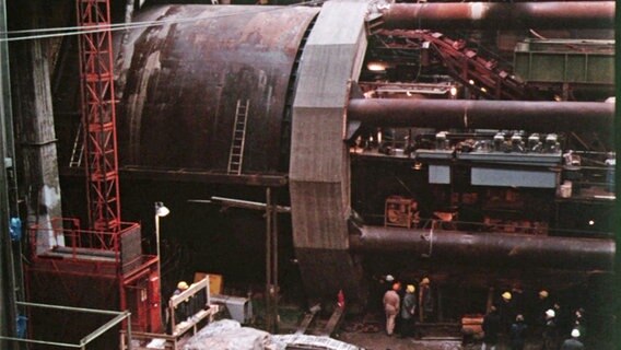 Bau des Neuen Hamburger Elbtunnels ab 1968: Die Tunnelbohrmaschine Otto grub sich drei Mal durch den Elbhang. © Baubehörde Hamburg / Elbtunnel - Verkehrsweg unter dem Strom 