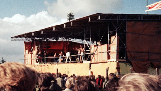 Bühne des "Love + Peace"-Festivals 1970 auf Fehmarn. © Veit Marx-Haupenthal 
