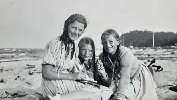 Brigitte Remertz und ihre Schwester Marie-Luise und Besuch aus Dänemark.  Foto: privat