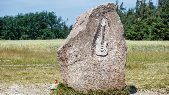 Der Jimi-Hendrix-Gedenkstein in Flügge auf Fehmarn. © picture alliance/Markus Scholz/dpa Foto: Markus Scholz