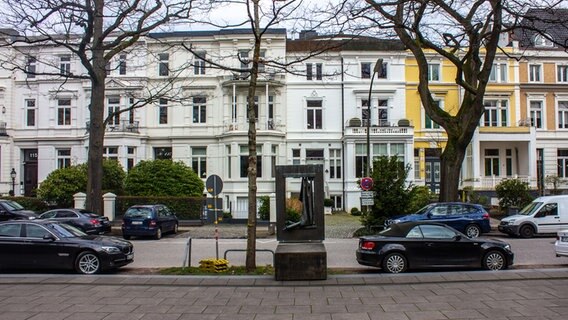 Das Denkmal von Doris Waschk-Balz vor dem früheren Tempel in der Oberstraße in Hamburg.  Foto: Marc-Oliver Rehrmann