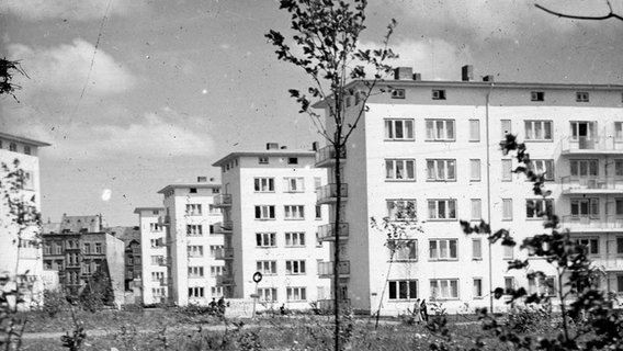 Wohnblocks an der Annenstraße um 1952. © Stadtarchiv Kiel 35.486, CC-BY-SA 3.0 DE, http://fotoarchiv-stadtarchiv.kiel.de Foto: Gotthold Sommer