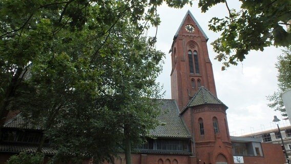 Der Kirchturm der St.-Markus-Kirche in Hamburg-Hoheluft  Foto: Marc-Oliver Rehrmann