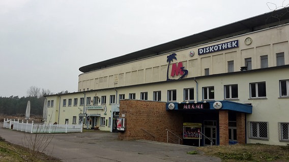 Diskothek und Restaurant in der ehemaligen KDF-Anlage in Prora auf Rügen © NDR Foto: Jochen Lambernd